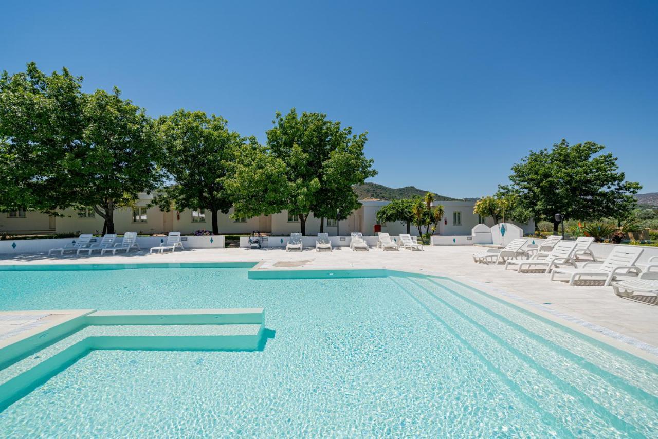 Hotel Le Mimose San Teodoro  Bagian luar foto