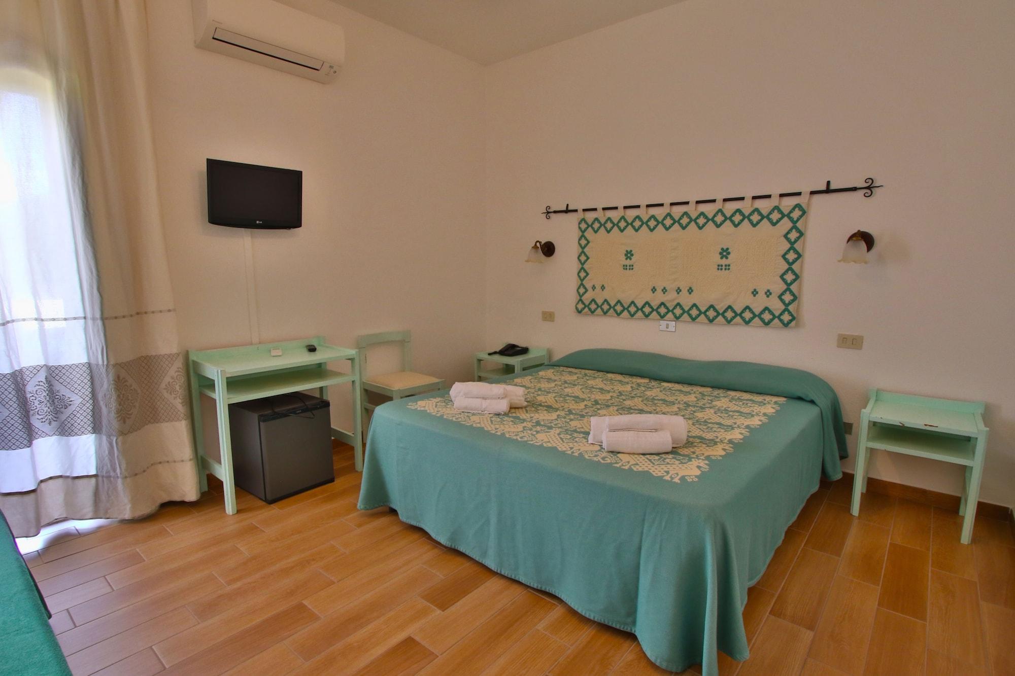 Hotel Le Mimose San Teodoro  Bagian luar foto