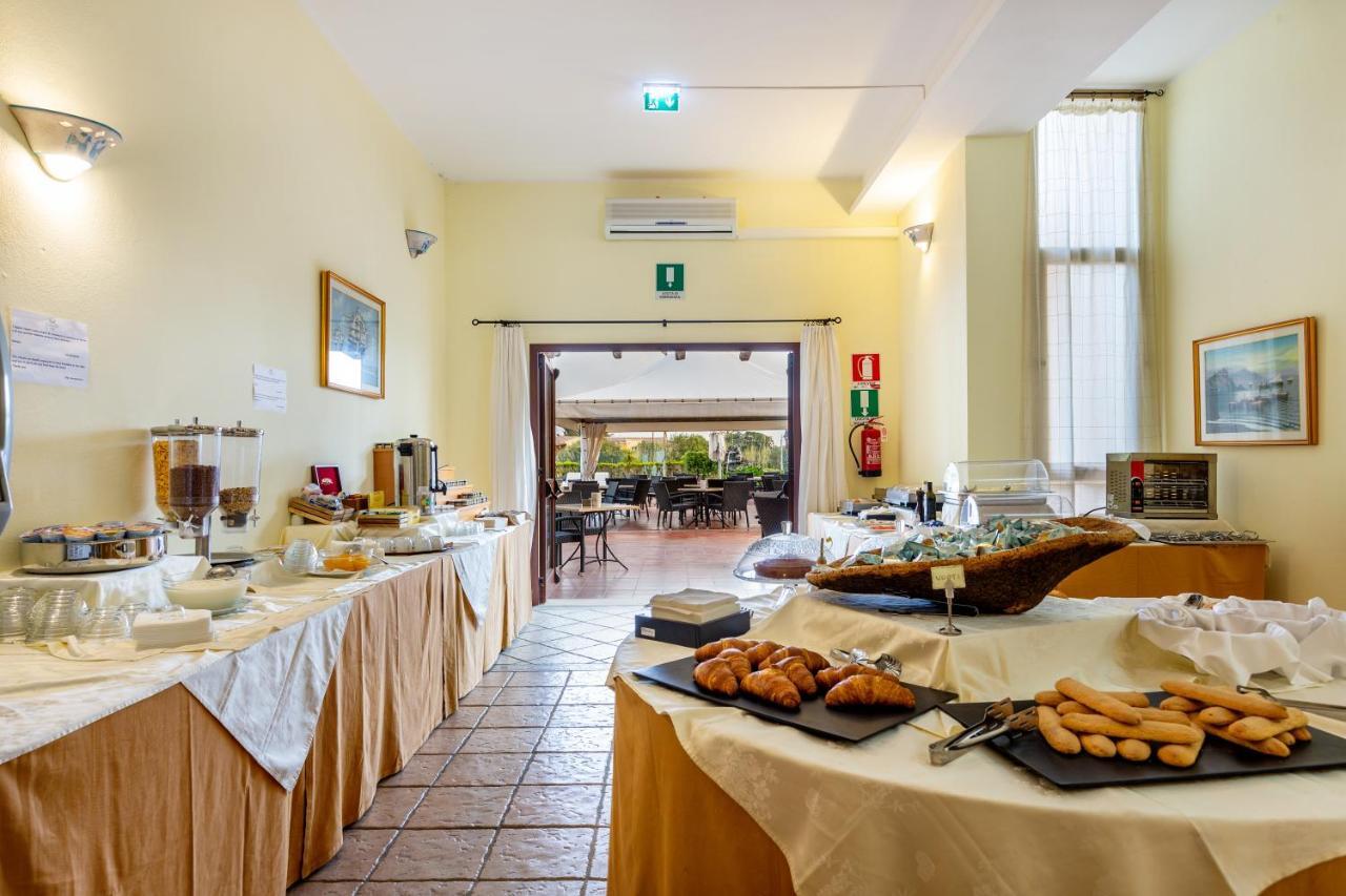 Hotel Le Mimose San Teodoro  Bagian luar foto