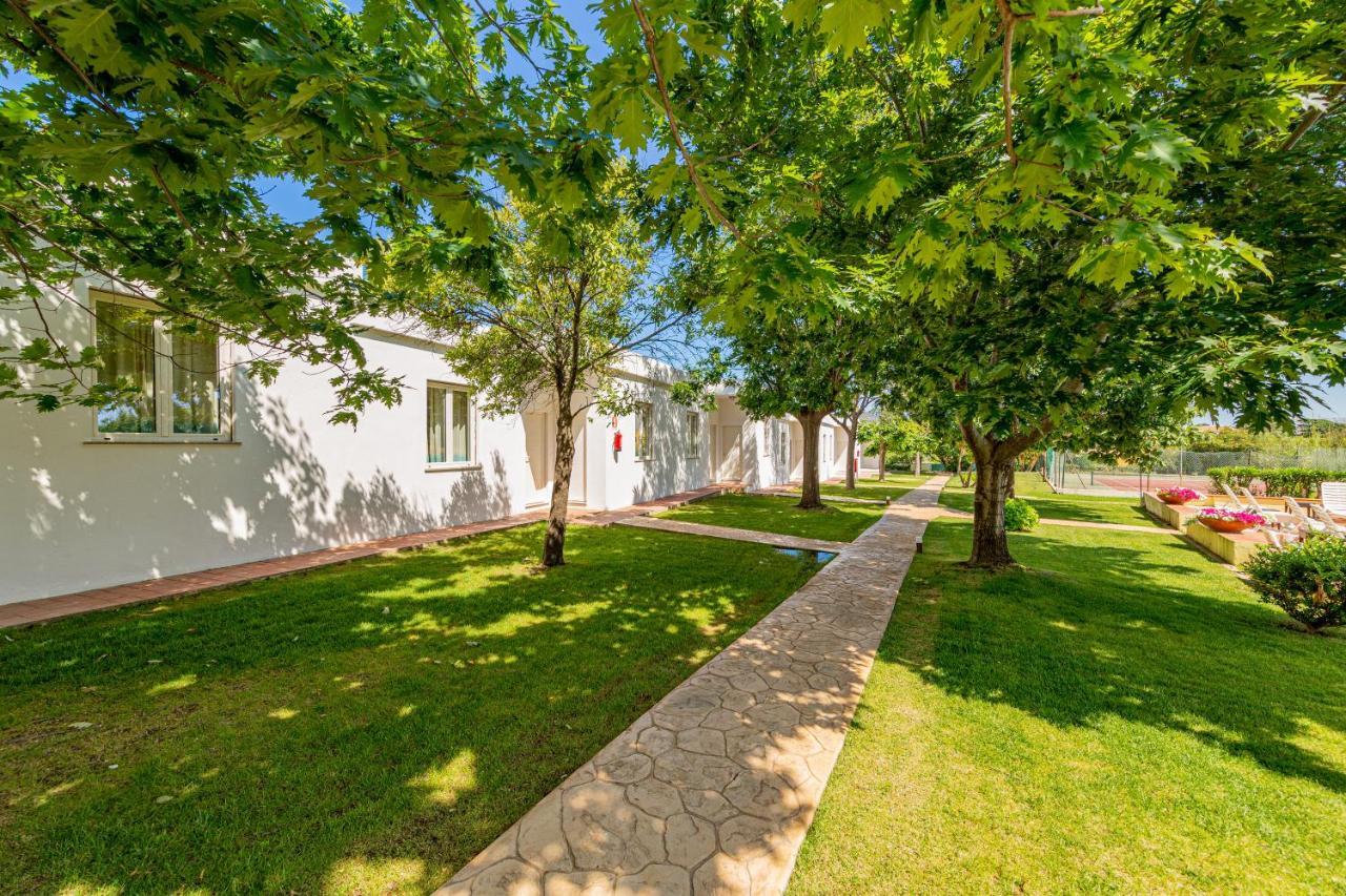 Hotel Le Mimose San Teodoro  Bagian luar foto
