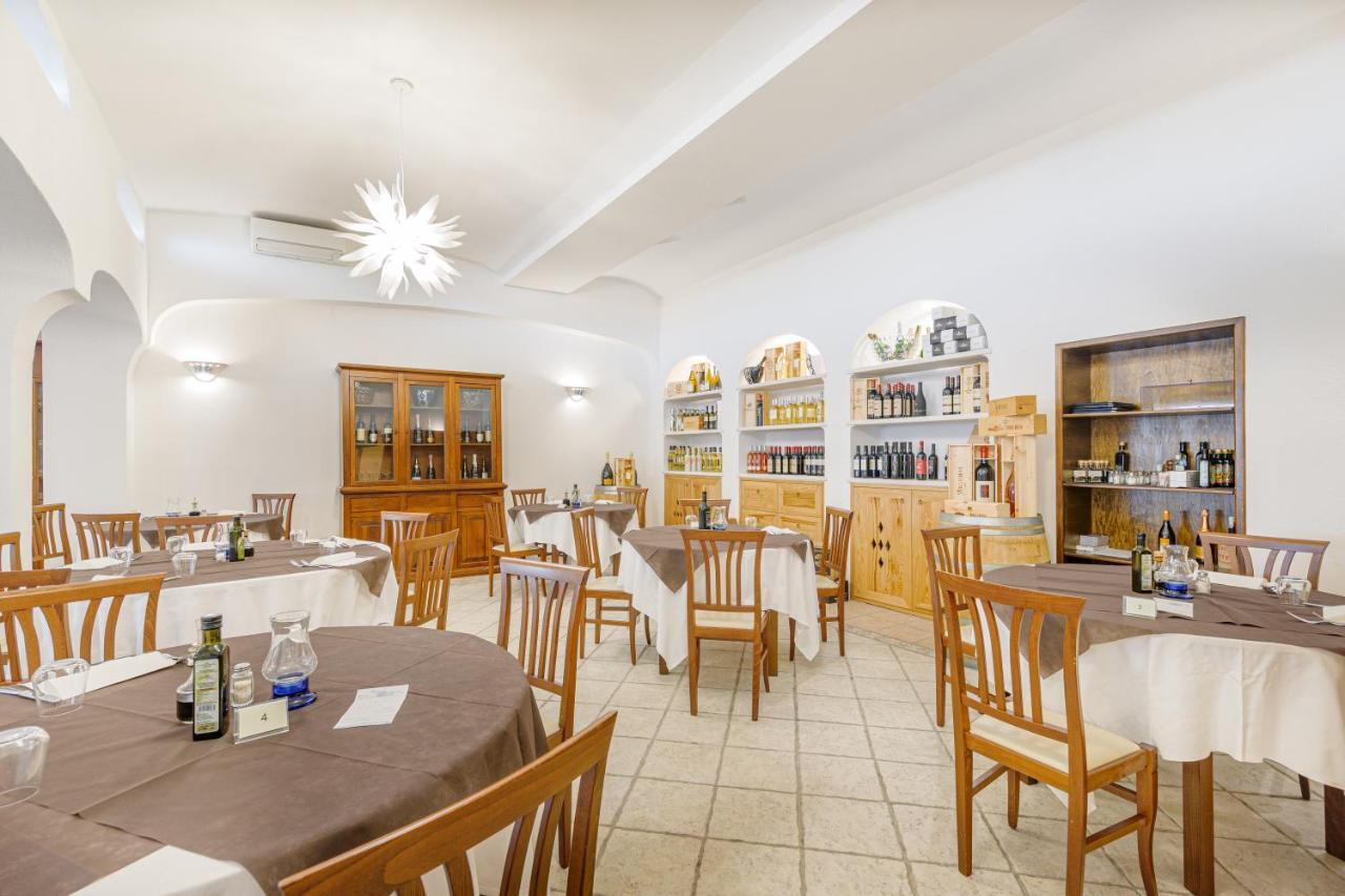 Hotel Le Mimose San Teodoro  Bagian luar foto